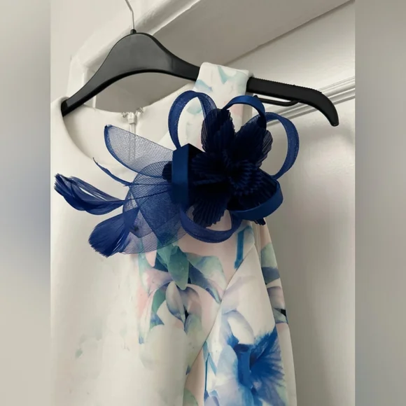 Floral Sleeveless Dress in Blue and White - Picture 5 of 10